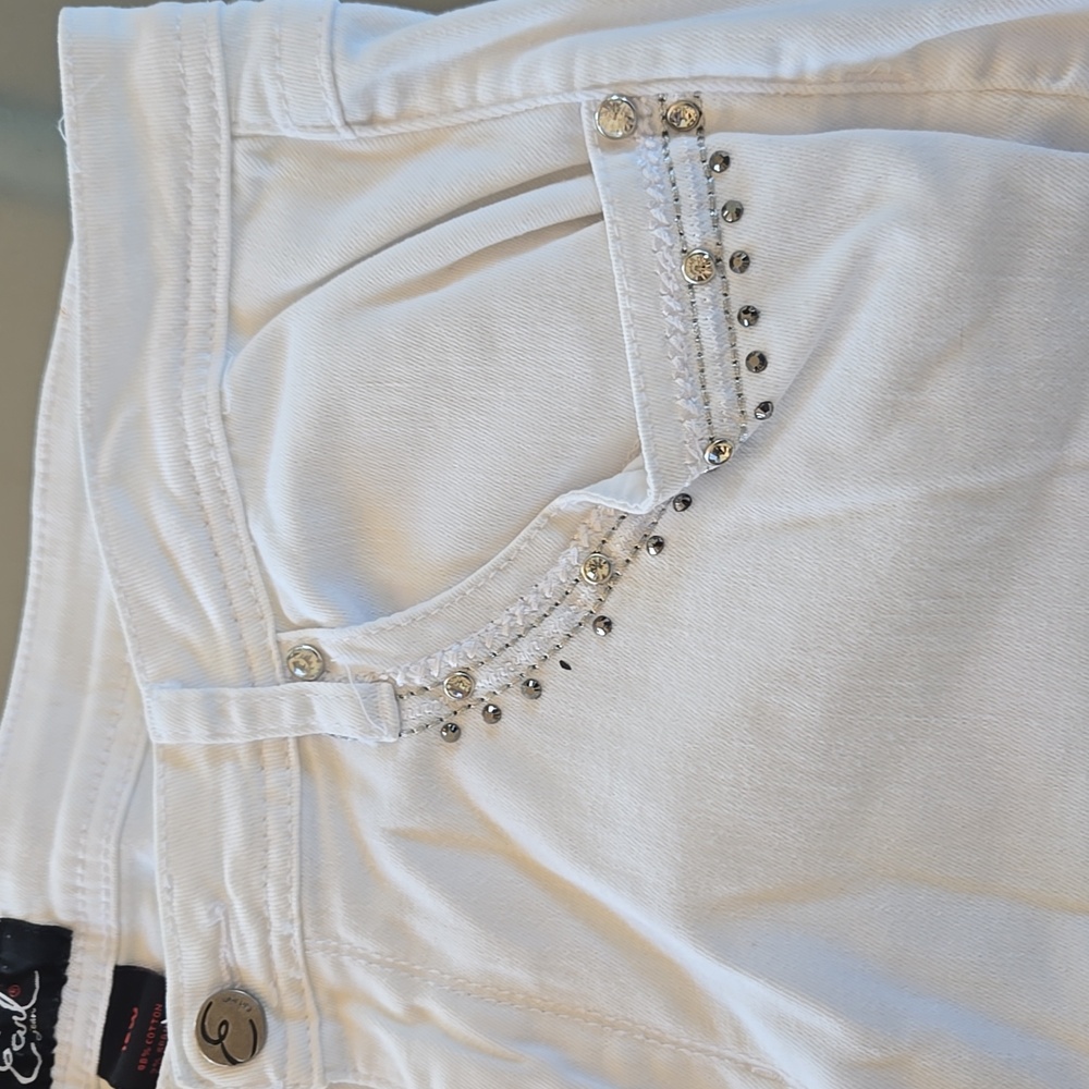 Earl Jeans White Embellished Capris - Picture 7 of 9